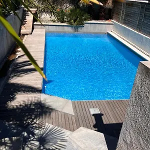 2 Pieces Rez-de-jardin Dans Maison Avec Piscine Villeneuve-Loubet